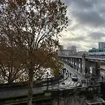Sur Les Quais