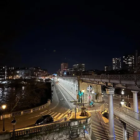 Sur Les Quais *